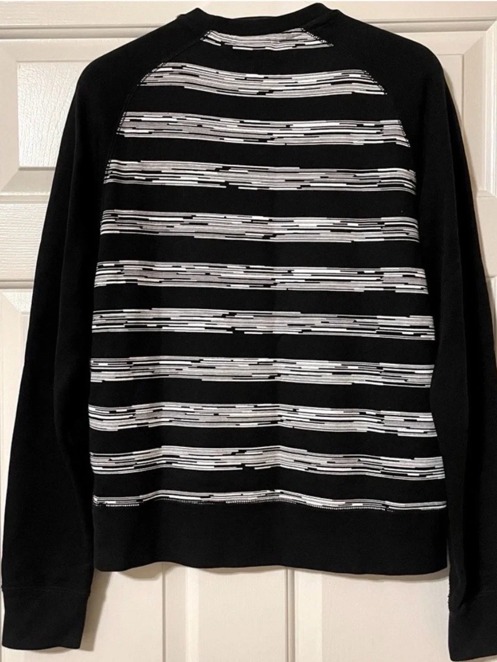 Nike Crew Static Speed Stripe Black & White Crewneck Pullover Sweater Size Mediu
